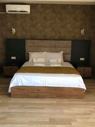 Отель Gonio Garden Hotel Батуми Номер Делюкс с кроватью размера «king-size»-3